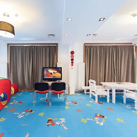 Hotel apartamentowy For 4 Persons At Luxhotel